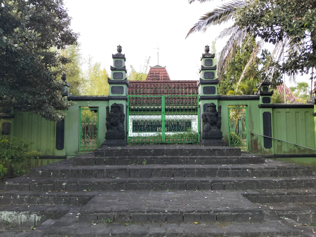 Petilasan_bathara_kathong