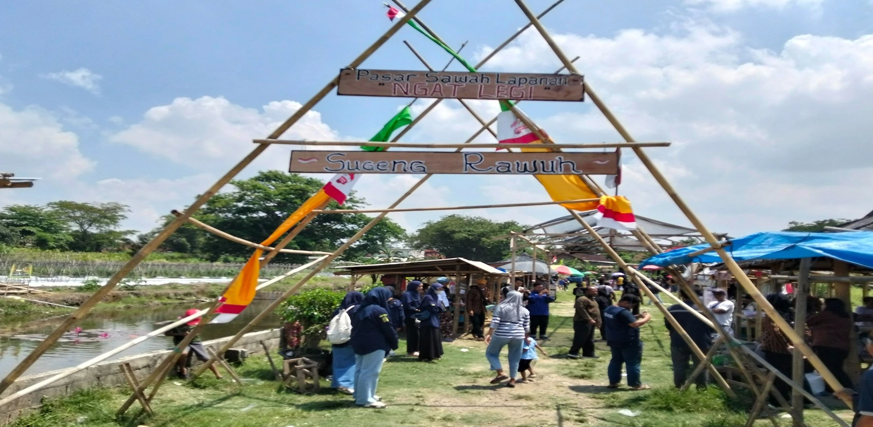 gapura pasar ngat legi desa kiringan boyolali
