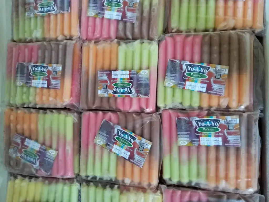 Produk yoghurt stik aneka rasa olahan susu segar Boyolali
